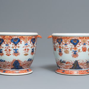 Une paire de rafraichissoirs en porcelaine de Chine de style Imari, Kangxi — photo 4
