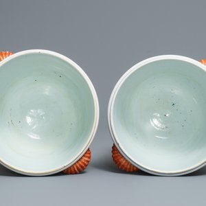 Une paire de rafraichissoirs en porcelaine de Chine de style Imari, Kangxi — photo 6