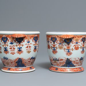 Une paire de rafraichissoirs en porcelaine de Chine de style Imari, Kangxi — photo 3