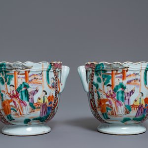Une paire de rafraichissoirs en porcelaine de Chine famille rose à décor mandarin, Qianlong — photo 2