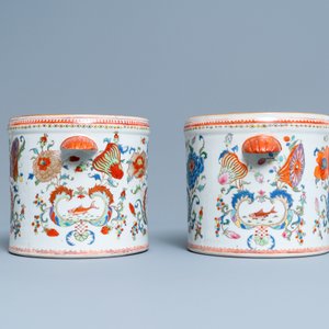 Une paire de rafraîchissoirs en porcelaine de Chine famille rose à décor 'Pompadour', Qianlong — photo 5