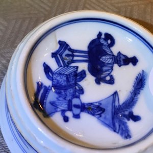 Une paire de salerons de forme ronde en porcelaine de Chine bleu et blanc, Kangxi — photo 16