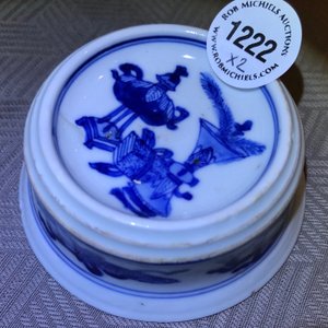 Une paire de salerons de forme ronde en porcelaine de Chine bleu et blanc, Kangxi — photo 20