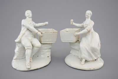 Une paire de salières en blanc de Delft, 18ème