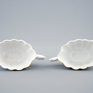 Une paire de saucières sur présentoirs en porcelaine de Chine famille rose, Qianlong, 18ème — photo 8