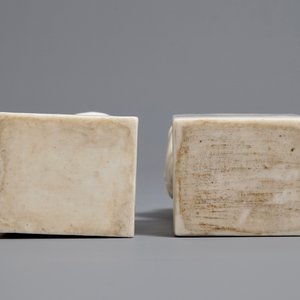 Une paire de sceaux en porcelaine blanc de Chine de Dehua figurant des lions bouddhistes, Kangxi — photo 6