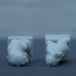 Une paire de sceaux en porcelaine blanc de Chine de Dehua, marques en creux, Kangxi — photo 11