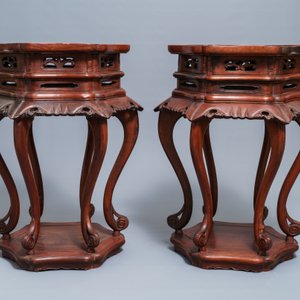 Une paire de socles en bois sculpté de style Ming, 18/19ème — photo 4