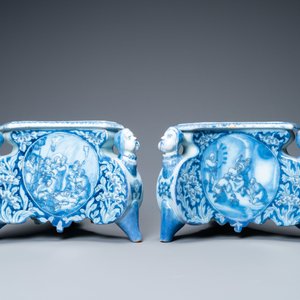 Une paire de supports de bougeoirs en faïence de Delft en bleu et blanc, fin du 17ème — photo 4