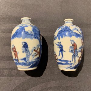 Une paire de tabatières en porcelaine de Chine bleu, blanc et rouge, marque de Yongzheng, 19ème — photo 16