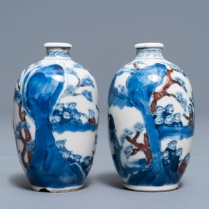 Une paire de tabatières en porcelaine de Chine bleu, blanc et rouge, marque de Yongzheng, 19ème — photo 2