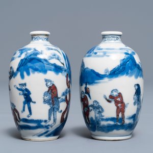 Une paire de tabatières en porcelaine de Chine bleu, blanc et rouge, marque de Yongzheng, 19ème — photo 3