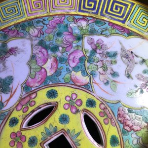 Une paire de tabourets ajourés en porcelaine de Chine famille rose, 19ème — photo 12