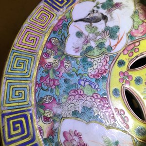 Une paire de tabourets ajourés en porcelaine de Chine famille rose, 19ème — photo 13