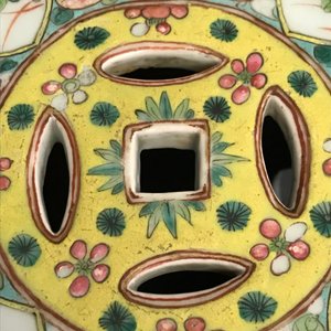 Une paire de tabourets ajourés en porcelaine de Chine famille rose, 19ème — photo 30