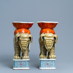 Une paire de tabourets en porcelaine de Chine famille rose en forme d'éléphant, 19/20ème — photo 5
