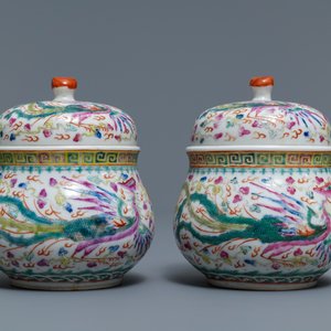 Une paire de tasses à vins et leur rechauds en porcelaine de Chine famille rose, 19/20ème — photo 4