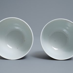 Une paire de tasses en porcelaine de Chine famille rose, marque de Qianlong, fin du Qing ou République — photo 7
