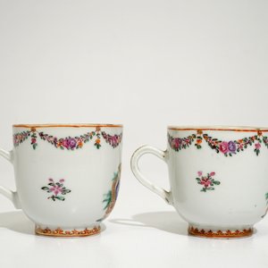 Une paire de tasses et soucoupes armoiriées en porcelaine de Chine pour le marché français, Qianlong — photo 6