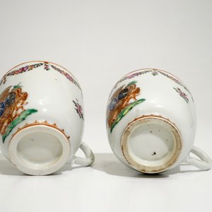 Une paire de tasses et soucoupes armoiriées en porcelaine de Chine pour le marché français, Qianlong — photo 9