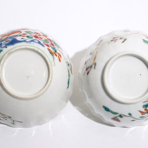 Une paire de tasses et soucoupes aux paons en porcelaine de Chine famille rose, Qianlong — photo 7