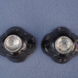 Une paire de tasses et soucoupes en argent et laque burgauté, Chine, Kangxi — photo 20