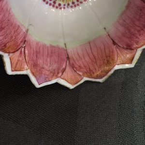 Une paire de tasses et soucoupes en forme de lotus en porcelaine de Chine famille rose, Yongzheng — photo 17