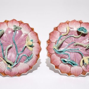 Une paire de tasses et soucoupes en forme de lotus en porcelaine de Chine famille rose, Yongzheng — photo 3