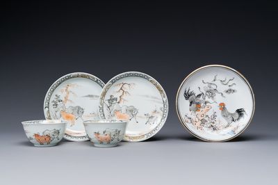 Une paire de tasses et soucoupes en porcelaine de Chine à décor de buffle en grisaille et rouge de fer et une soucoupe à décor de coq, Yongzheng