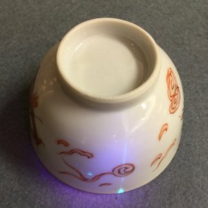 Une paire de tasses et soucoupes en porcelaine de Chine à décor de dragons en rouge de fer et doré, Yongzheng, 1723-1735 — photo 12