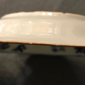 Une paire de tasses et soucoupes en porcelaine de Chine bleu, blanc et rouge, Kangxi — photo 13