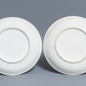 Une paire de tasses et soucoupes en porcelaine de Chine bleu et blanc à décor de Neptune, Qianlong — photo 3