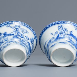 Une paire de tasses et soucoupes en porcelaine de Chine bleu et blanc à décor de Neptune, Qianlong — photo 9