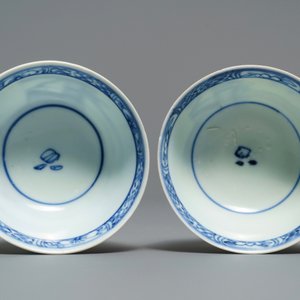 Une paire de tasses et soucoupes en porcelaine de Chine bleu et blanc, épave Ca Mau, Yongzheng — photo 8