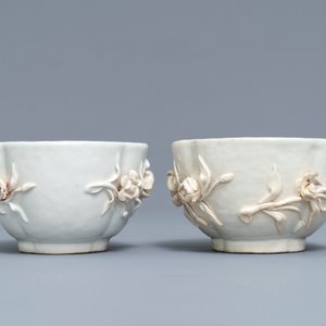 Une paire de tasses et soucoupes en porcelaine de Chine bleu et blanc 'pâte tendre', Qianlong — photo 7