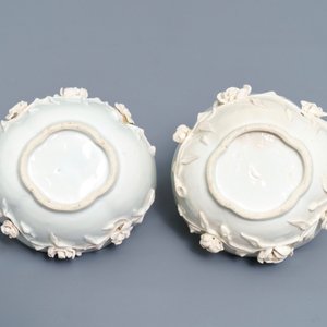 Une paire de tasses et soucoupes en porcelaine de Chine bleu et blanc 'pâte tendre', Qianlong — photo 9