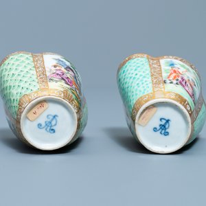 Une paire de tasses et soucoupes en porcelaine de Chine dans le style de Meissen, marques AR, Tongzhi — photo 9