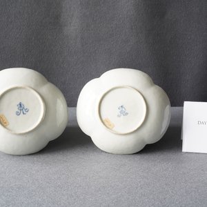 Une paire de tasses et soucoupes en porcelaine de Chine dans le style de Meissen, marques AR, Tongzhi — photo 15