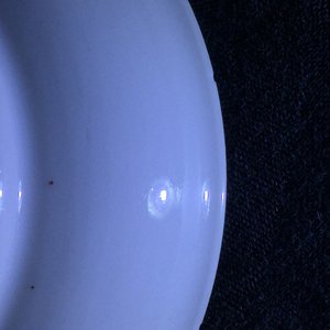 Une paire de tasses et soucoupes en porcelaine de Chine d'exportation à décor romantique, Qianlong — photo 4