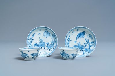 Une paire de tasses et soucoupes en porcelaine de Chine en bleu et blanc, épave du Ca Mau, Kangxi/Yongzheng