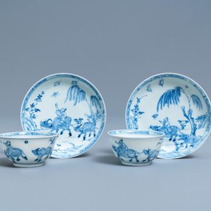 Une paire de tasses et soucoupes en porcelaine de Chine en bleu et blanc, épave du Ca Mau, Kangxi/Yongzheng — photo 1