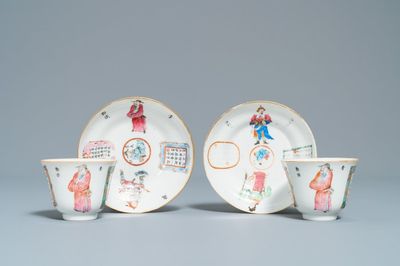 Une paire de tasses et soucoupes en porcelaine de Chine famille rose, 19ème