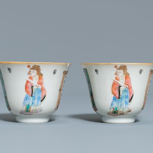 Une paire de tasses et soucoupes en porcelaine de Chine famille rose, 19ème — photo 6