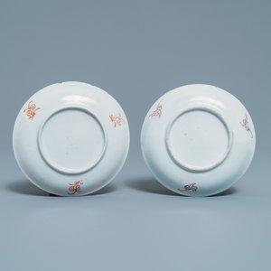 Une paire de tasses et soucoupes en porcelaine de Chine famille rose à décor d'un paysage, Yongzheng — photo 3