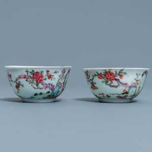 Une paire de tasses et soucoupes en porcelaine de Chine famille rose à décor d'un paysage, Yongzheng — photo 7