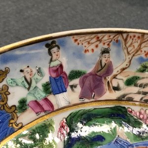 Une paire de tasses et soucoupes en porcelaine de Chine famille rose de Canton, datées 1831 — photo 20