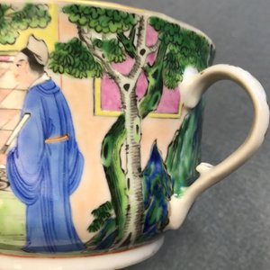 Une paire de tasses et soucoupes en porcelaine de Chine famille rose de Canton, datées 1831 — photo 42