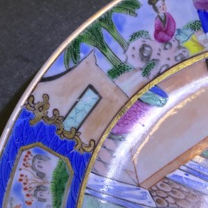 Une paire de tasses et soucoupes en porcelaine de Chine famille rose de Canton, datées 1831 — photo 10