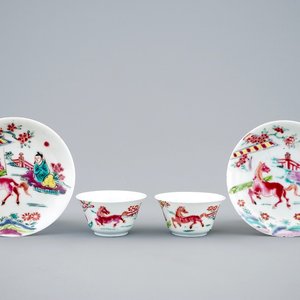 Une paire de tasses et soucoupes en porcelaine de Chine famille rose, Yongzheng, 1723-1735 — photo 1