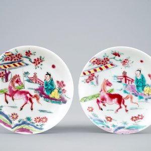 Une paire de tasses et soucoupes en porcelaine de Chine famille rose, Yongzheng, 1723-1735 — photo 2